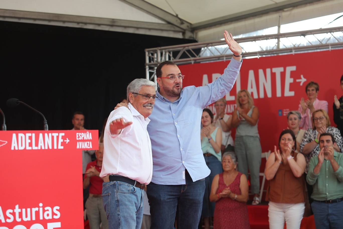 Zapatero, en un mitin del PSOE en Gijón