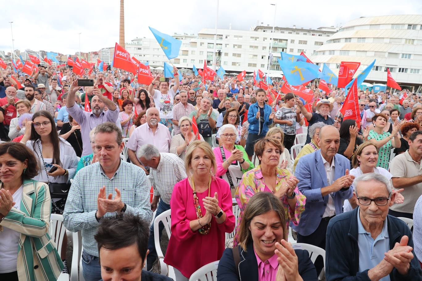 Zapatero, en un mitin del PSOE en Gijón