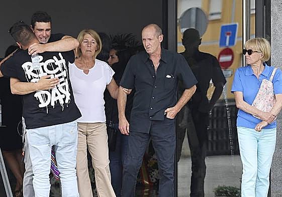 La familia de Jaime Pérez Lorente recibió numerosas muestras de cariño de vecinos, amigos y representantes políticos.