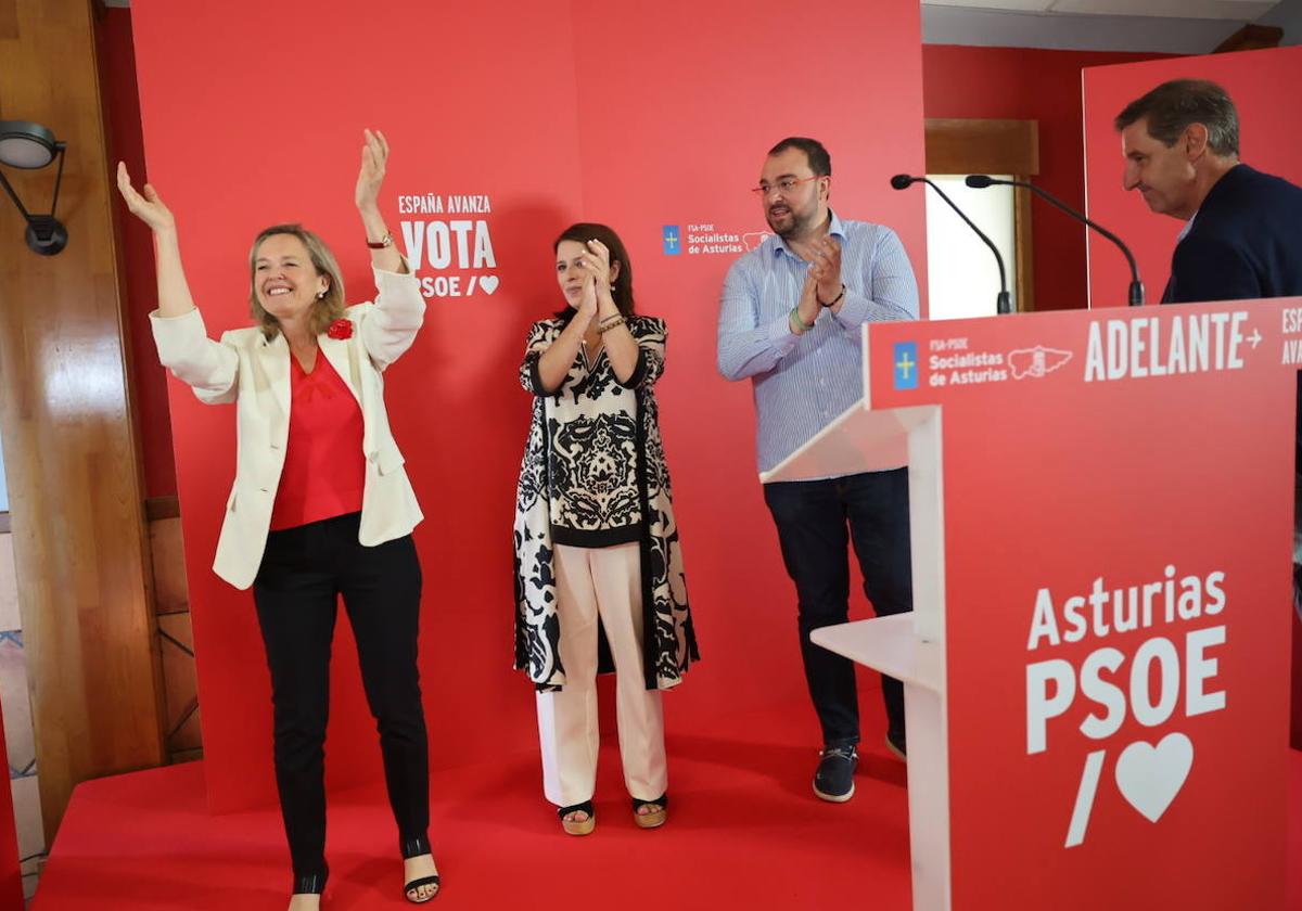 Nadia Calviño, Adriana Lastra, Adrián Barbón y Carlos Fernández Llaneza.