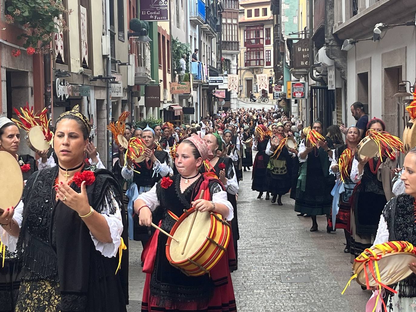 Llanes vibra en el día grande la Magdalena