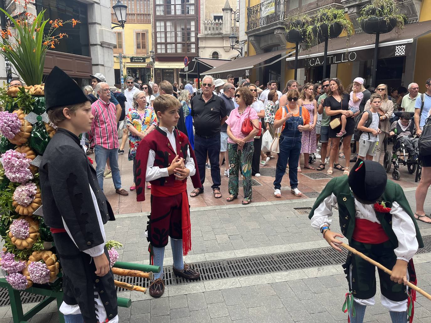 Llanes vibra en el día grande la Magdalena