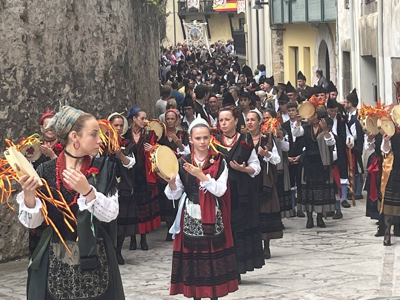 Llanes vibra en el día grande la Magdalena