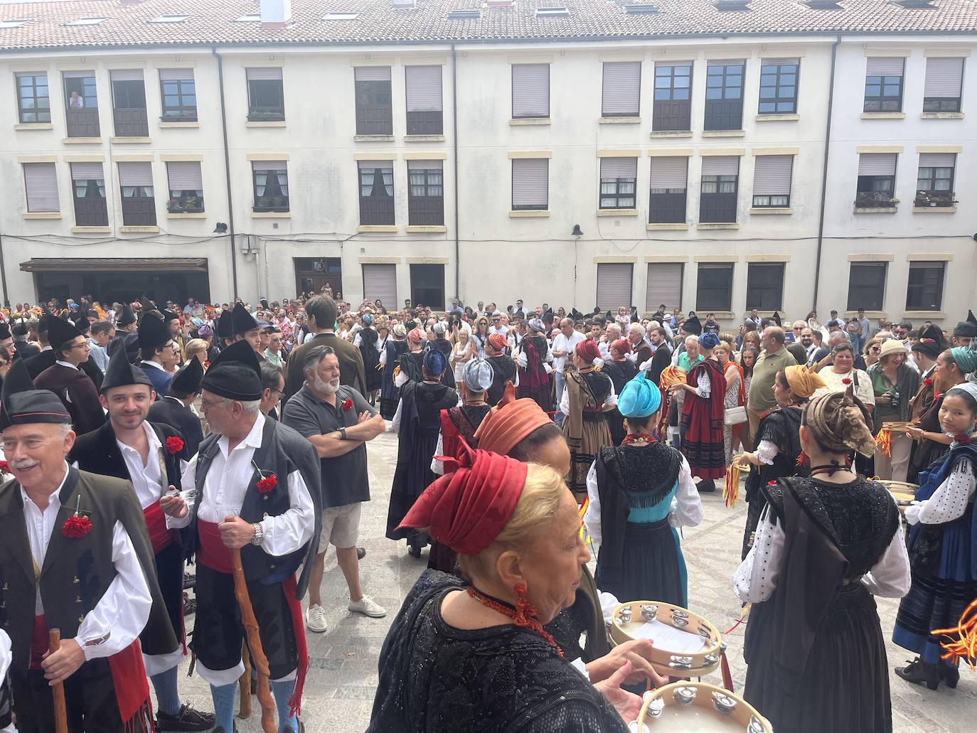 Llanes vibra en el día grande la Magdalena