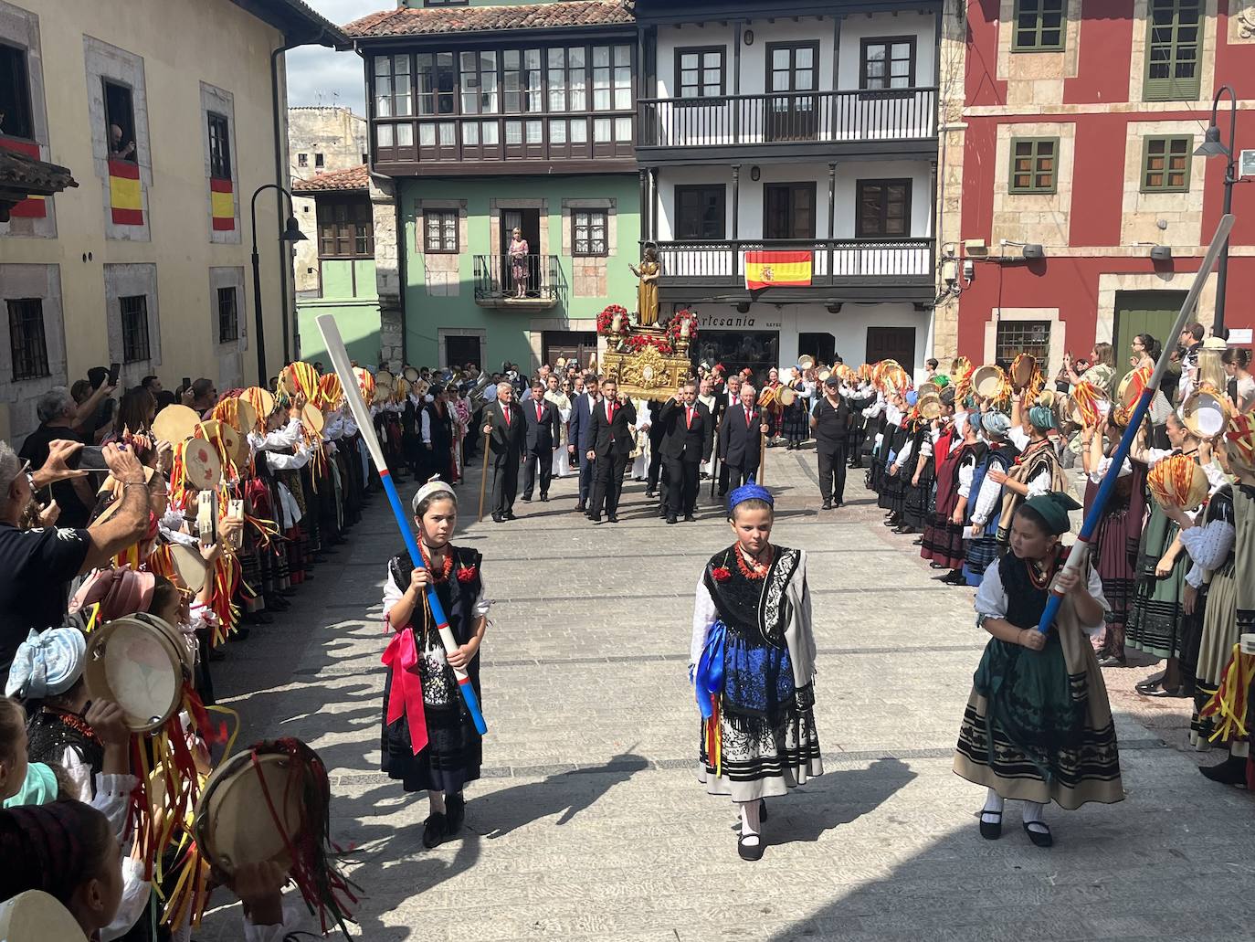 Llanes vibra en el día grande la Magdalena