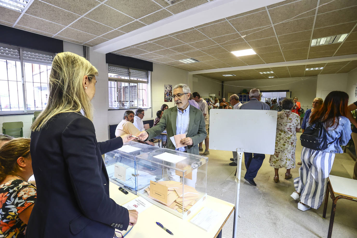 Las imágenes de la jornada electoral en Asturias