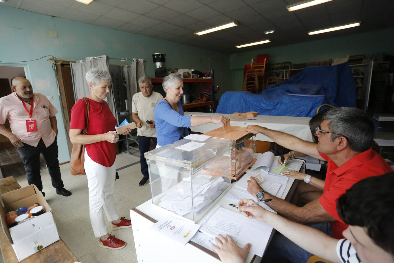 Las imágenes de la jornada electoral en Asturias