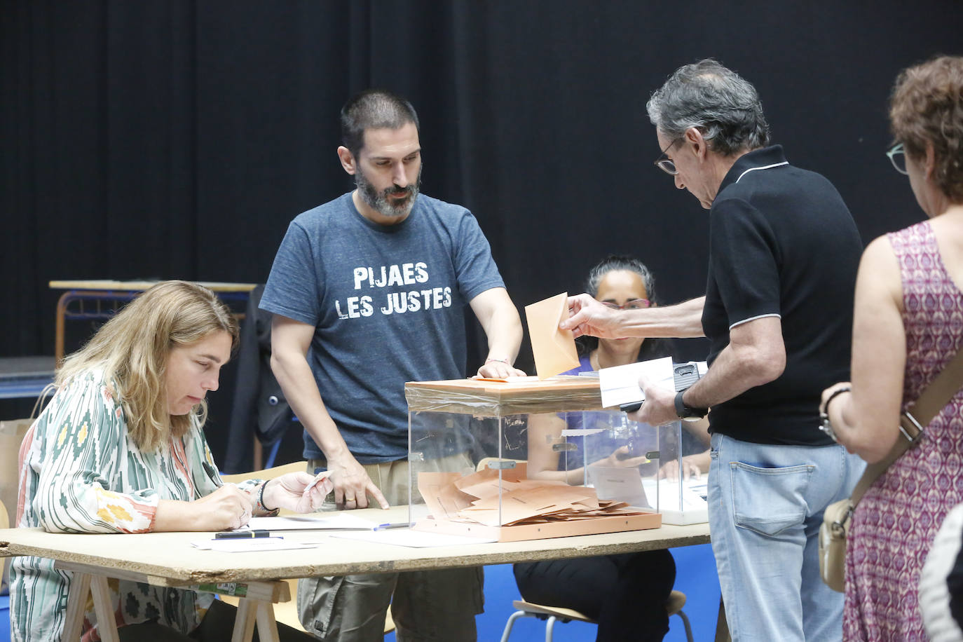 Las imágenes de la jornada electoral en Asturias