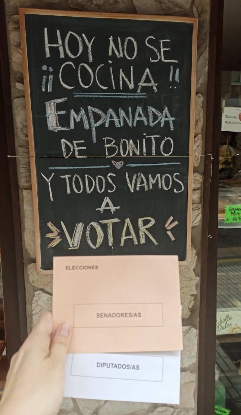 El Almacén de Firpo, como en mayo, ofrecía empanadas electorales.