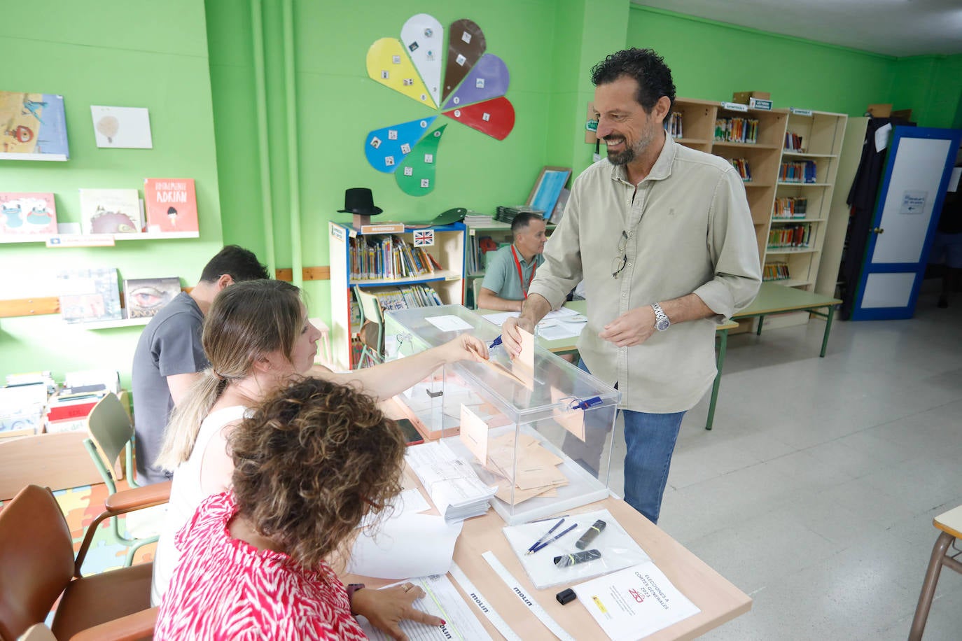 Las imágenes de la jornada electoral en Asturias