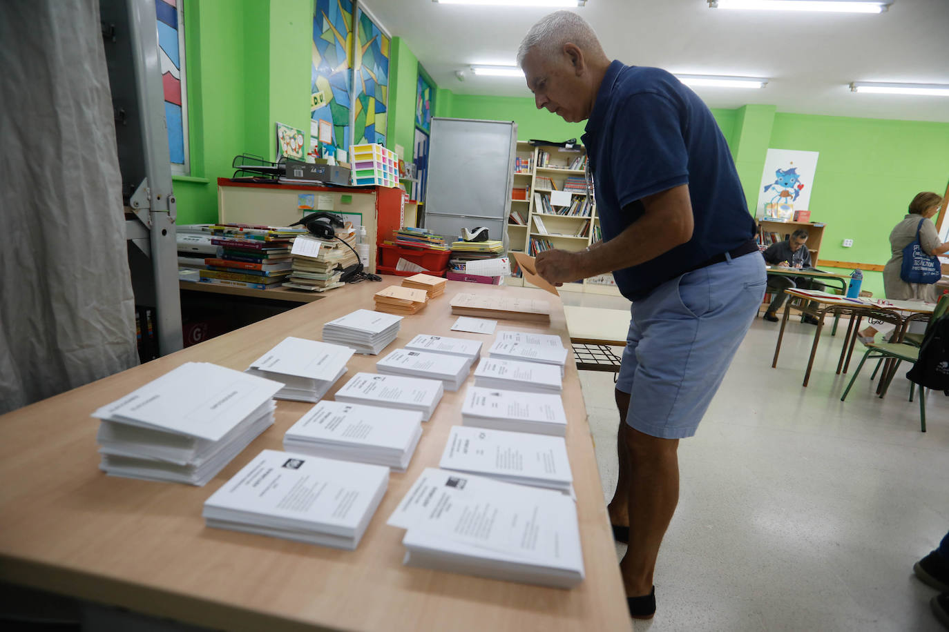 Las imágenes de la jornada electoral en Asturias