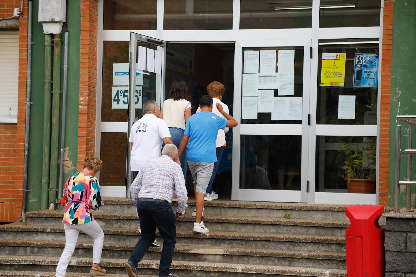 Las imágenes de la jornada electoral en Asturias