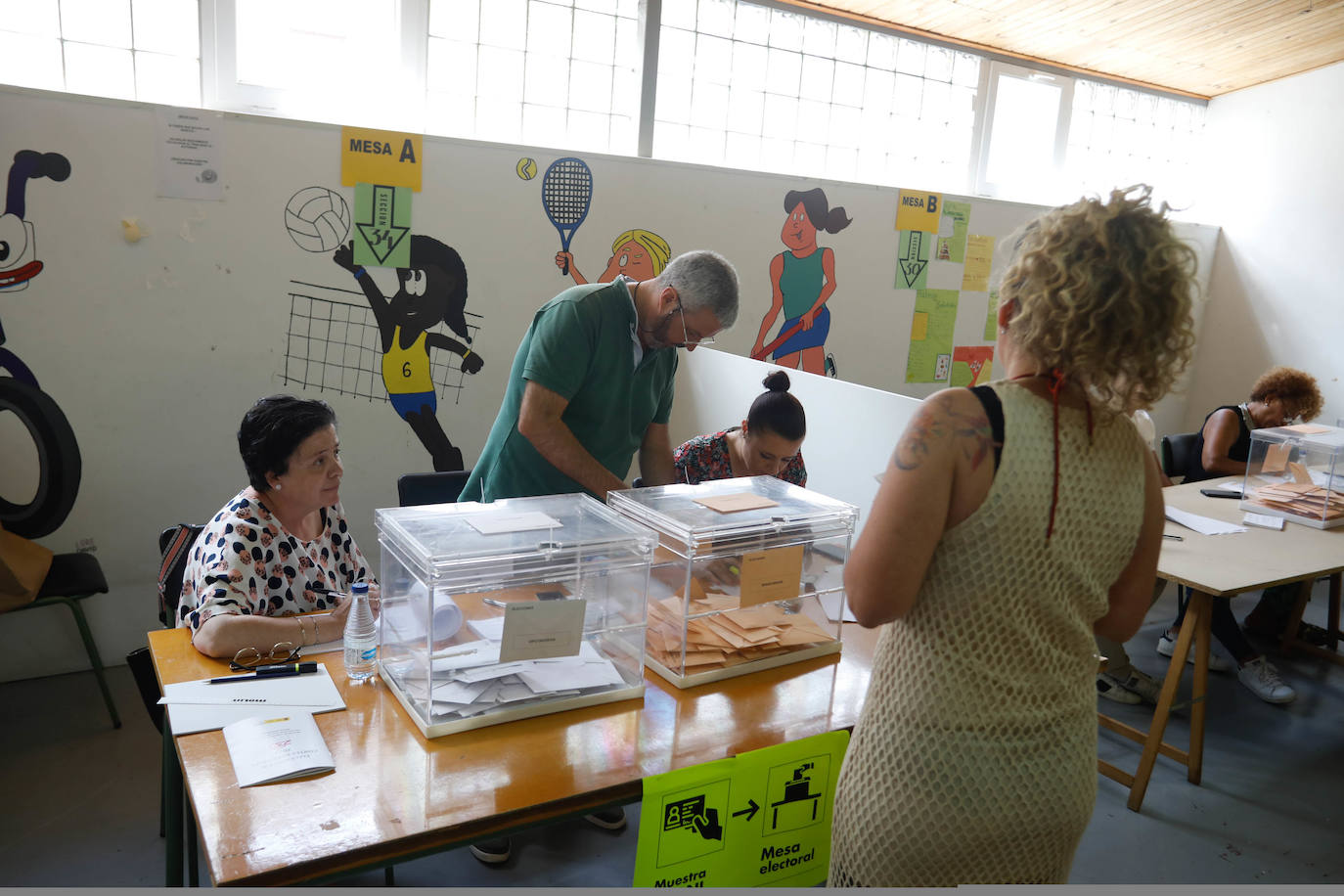 Las imágenes de la jornada electoral en Asturias