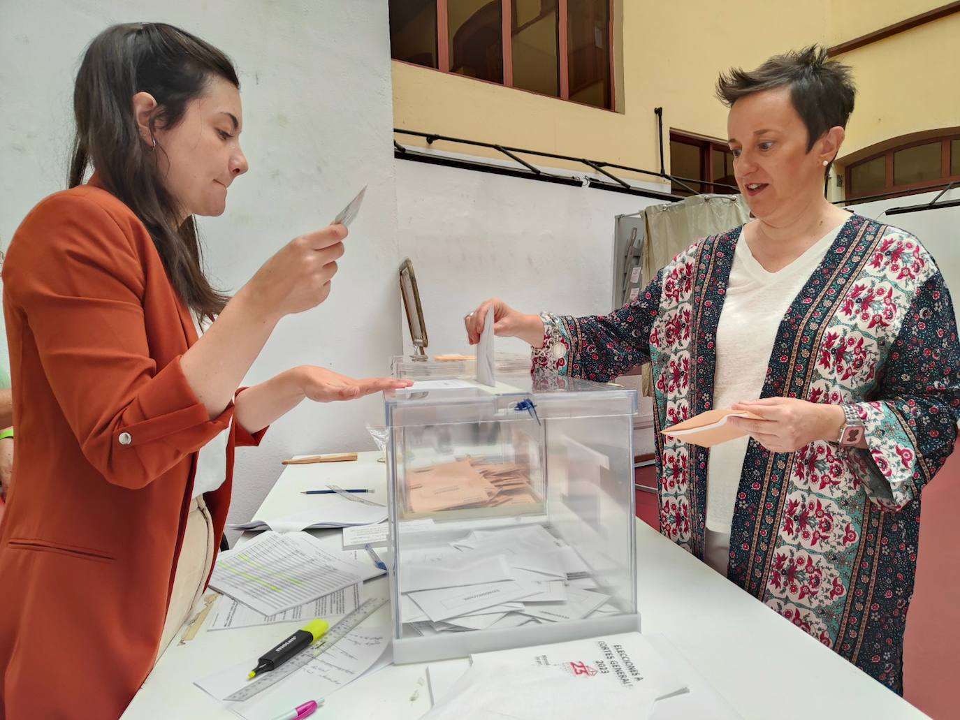 Las imágenes de la jornada electoral en Asturias