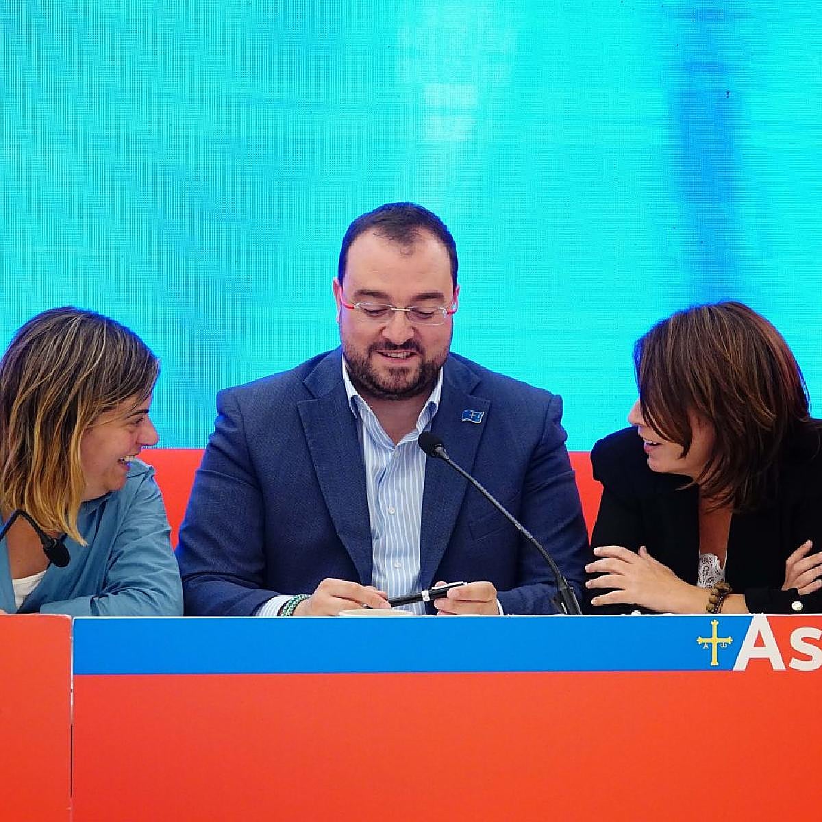 Adrián Barbón reorganizará las competencias en más de la mitad de las consejerías