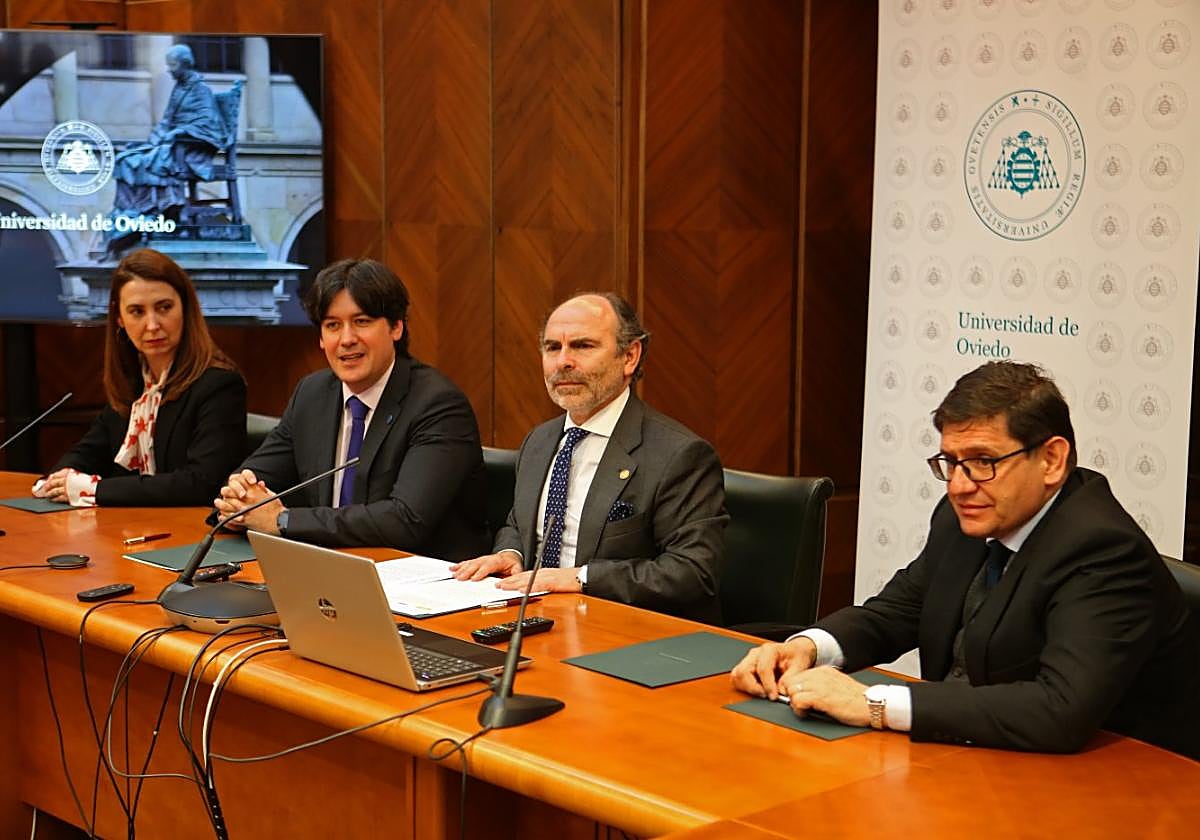 Cristina González, Borja Sánchez, Ignacio Villaverde y Miguel Ángel Montoya, en abril, en la presentación del proyecto de creación del Centro Europeo de Emprendimiento e Innovación en Tecnologías Digitales.