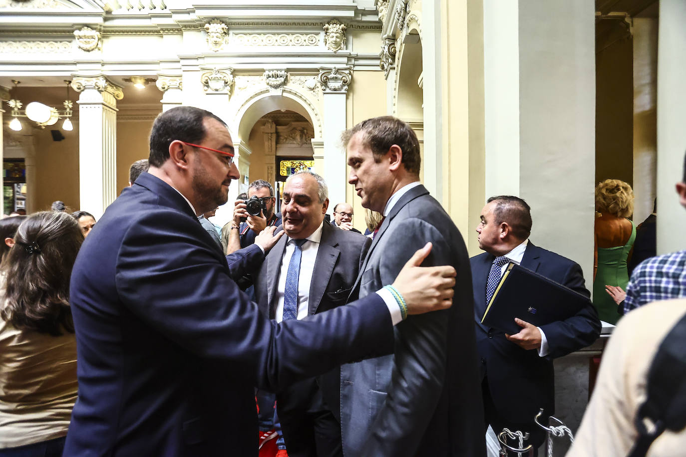 La toma de posesión de Barbón, en imágenes