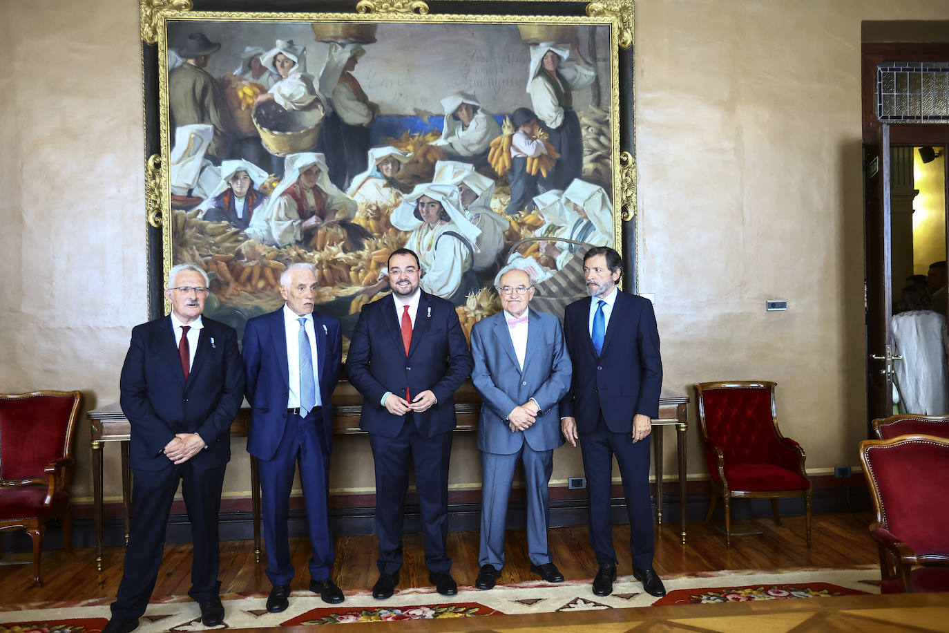 La toma de posesión de Barbón, en imágenes