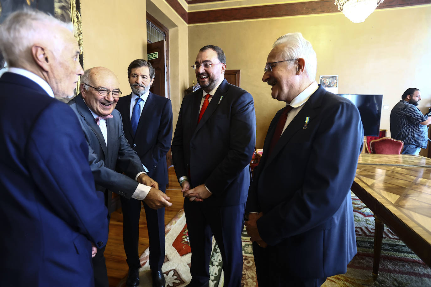 La toma de posesión de Barbón, en imágenes