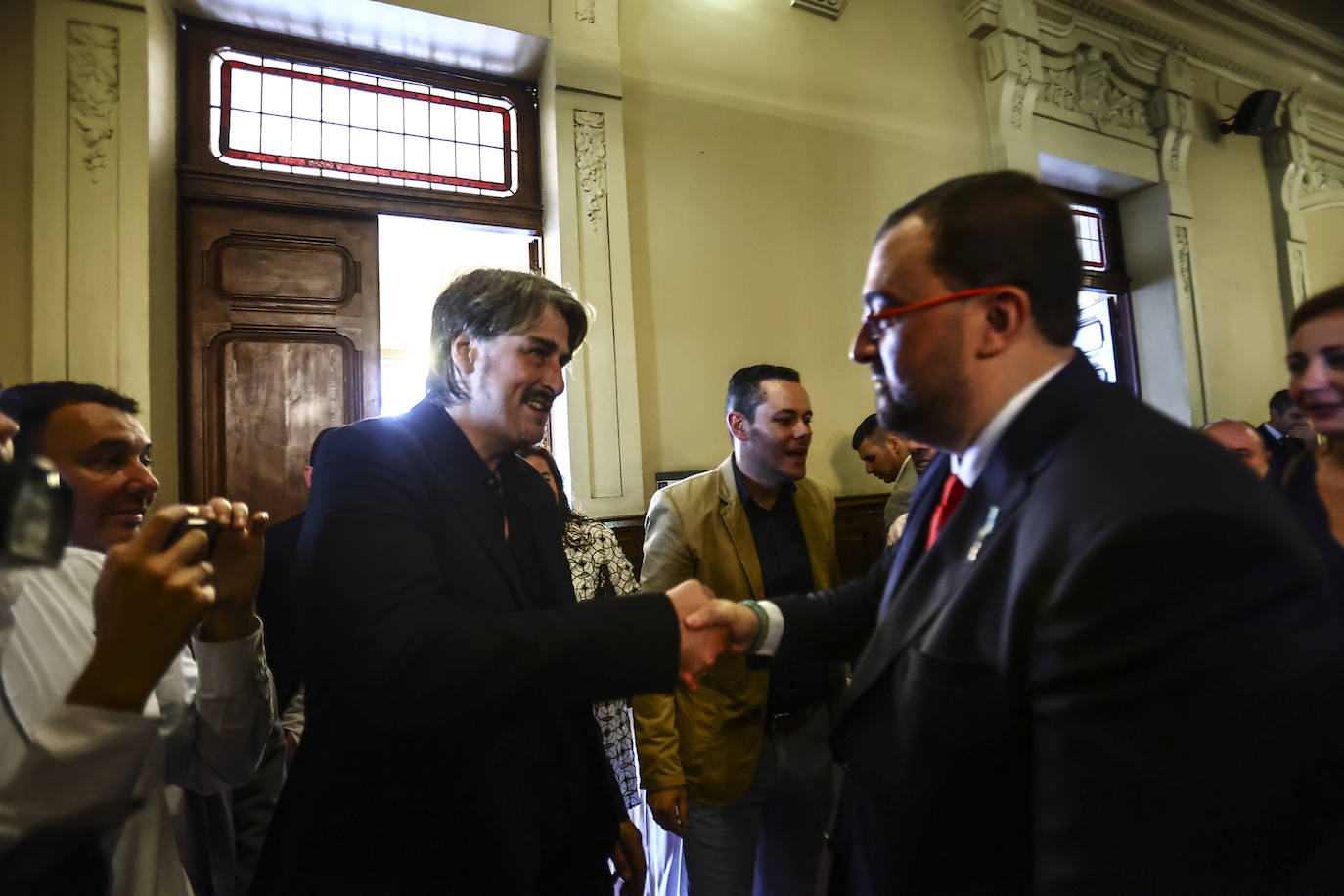 La toma de posesión de Barbón, en imágenes