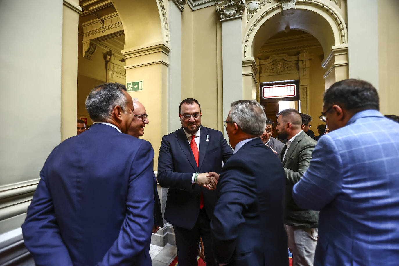 La toma de posesión de Barbón, en imágenes