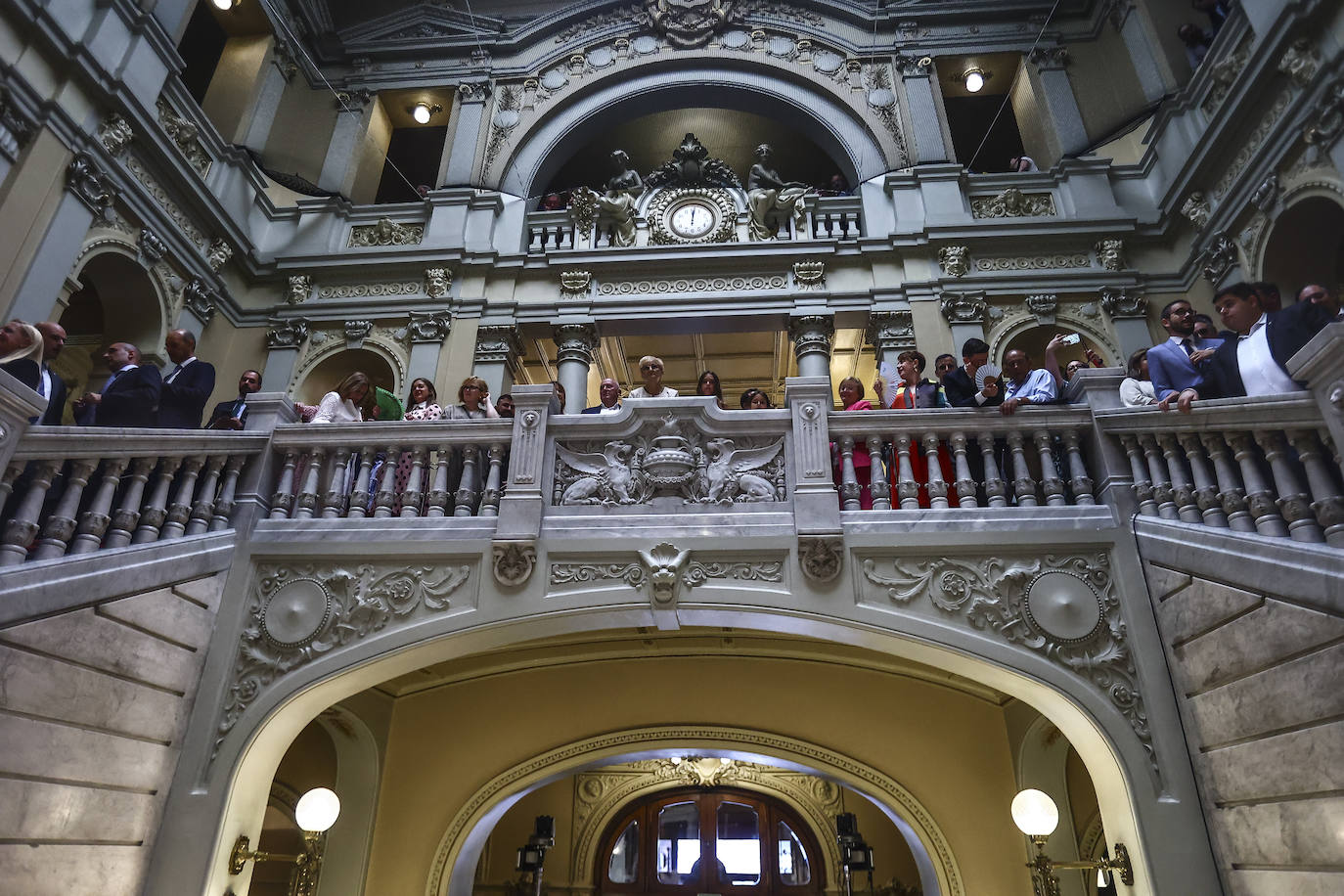 La toma de posesión de Barbón, en imágenes