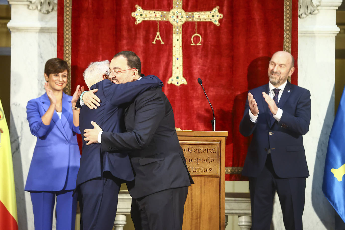 La toma de posesión de Barbón, en imágenes