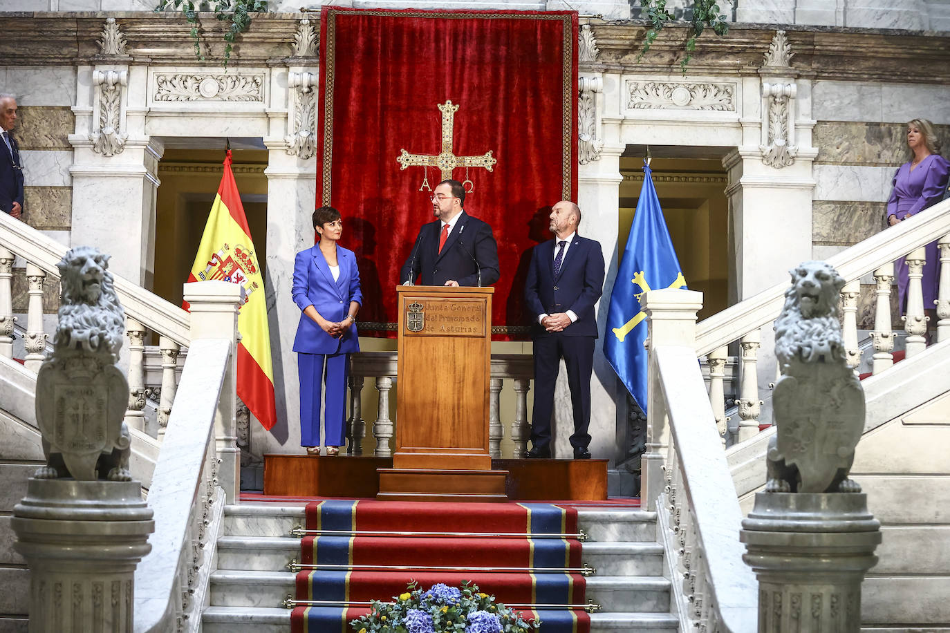 La toma de posesión de Barbón, en imágenes