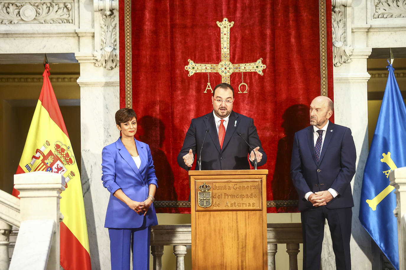 La toma de posesión de Barbón, en imágenes