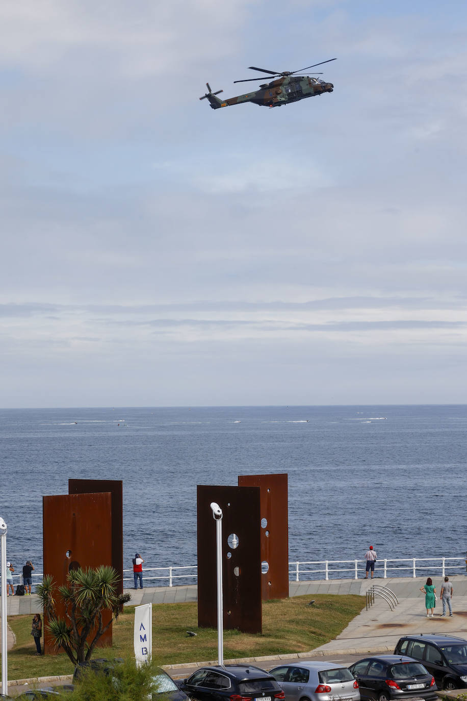 Las aeronaves del Festival Aéreo ya sobrevuelan Gijón