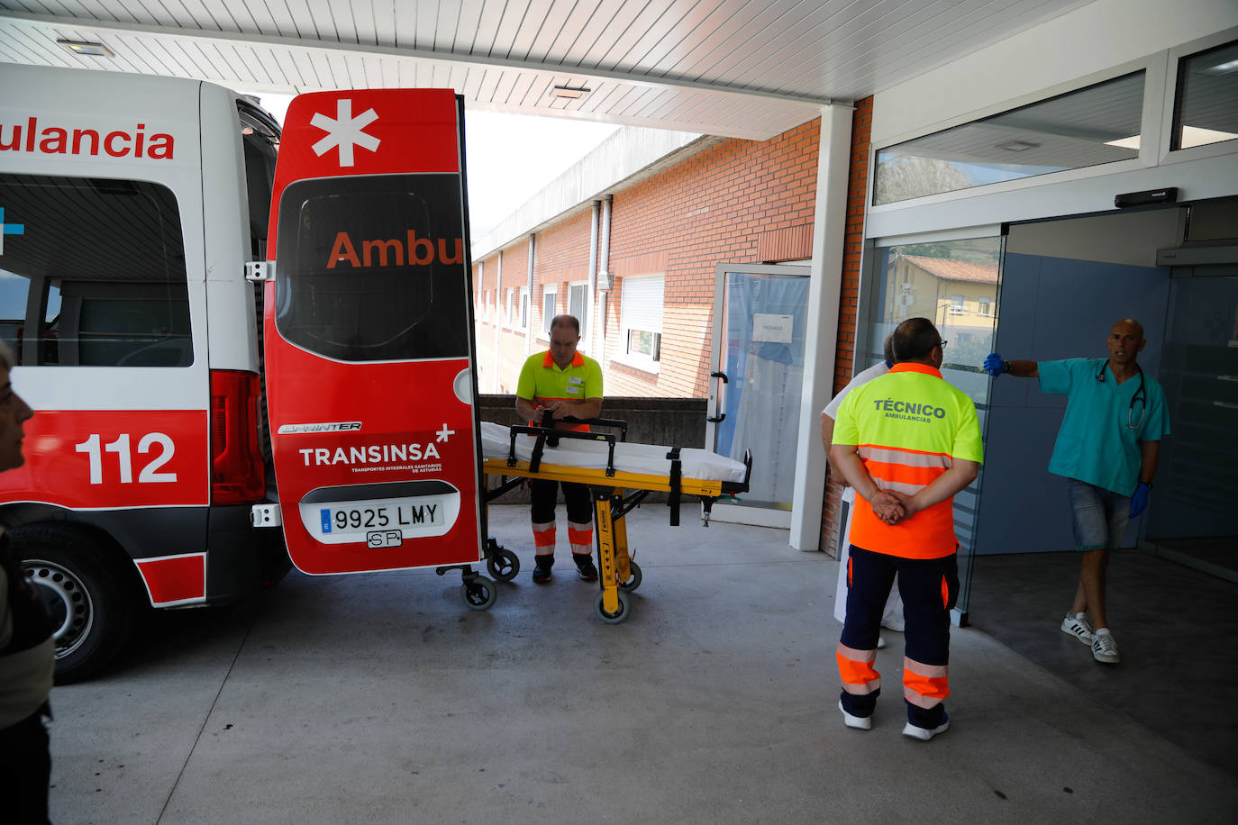 Un autobús con 49 personas se despeña al subir a los Lagos de Covadonga