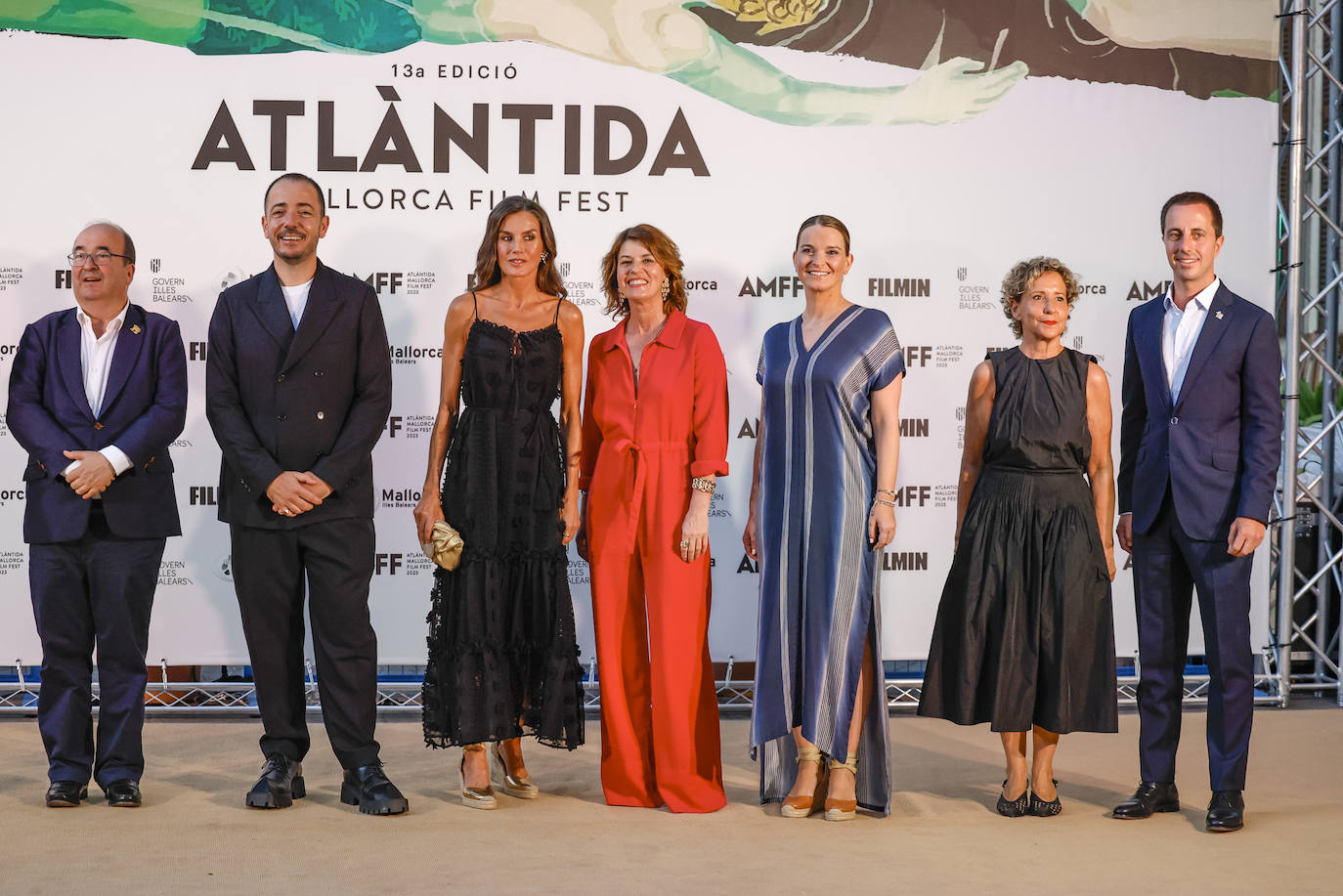 La reina Letizia sorprende con un vestido negro en el festival de cine Atlàntida de Palma de Mallorca