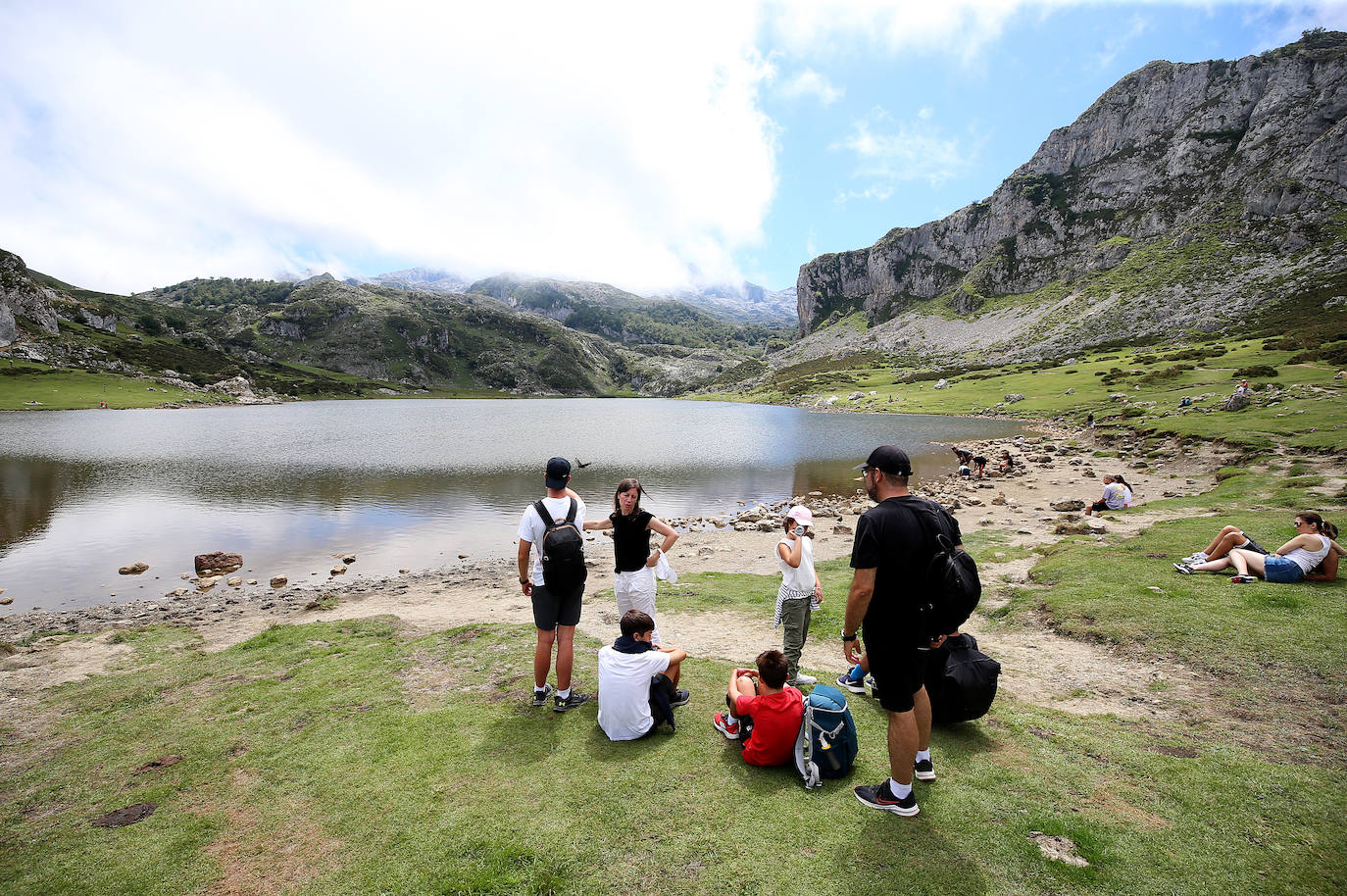 Los turistas vuelven a los Lagos de Covadonga