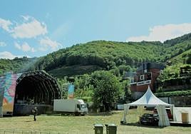 El nuevo recinto del Prestoso Fest, en las Barzaniellas, unas horas antes de comenzar su sexta edición.