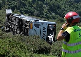 El autobús siniestrado el pasado lunes cuando subía por la carretera de los Lagos de Covadonga.