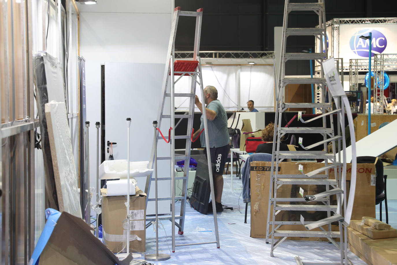 Últimos preparativos para iniciar la Feria de Muestras