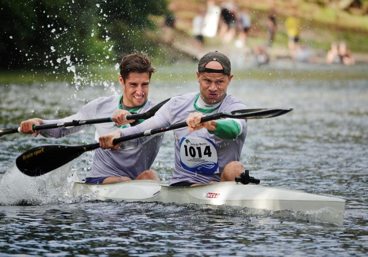 Max Hoff y Claas Gebhardt, en pleno esfuerzo durante la prueba cronometrada.