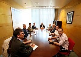 El consejero de Fomento, Alejandro Calvo, presidiendo la reunión del comité de seguimiento del plan.