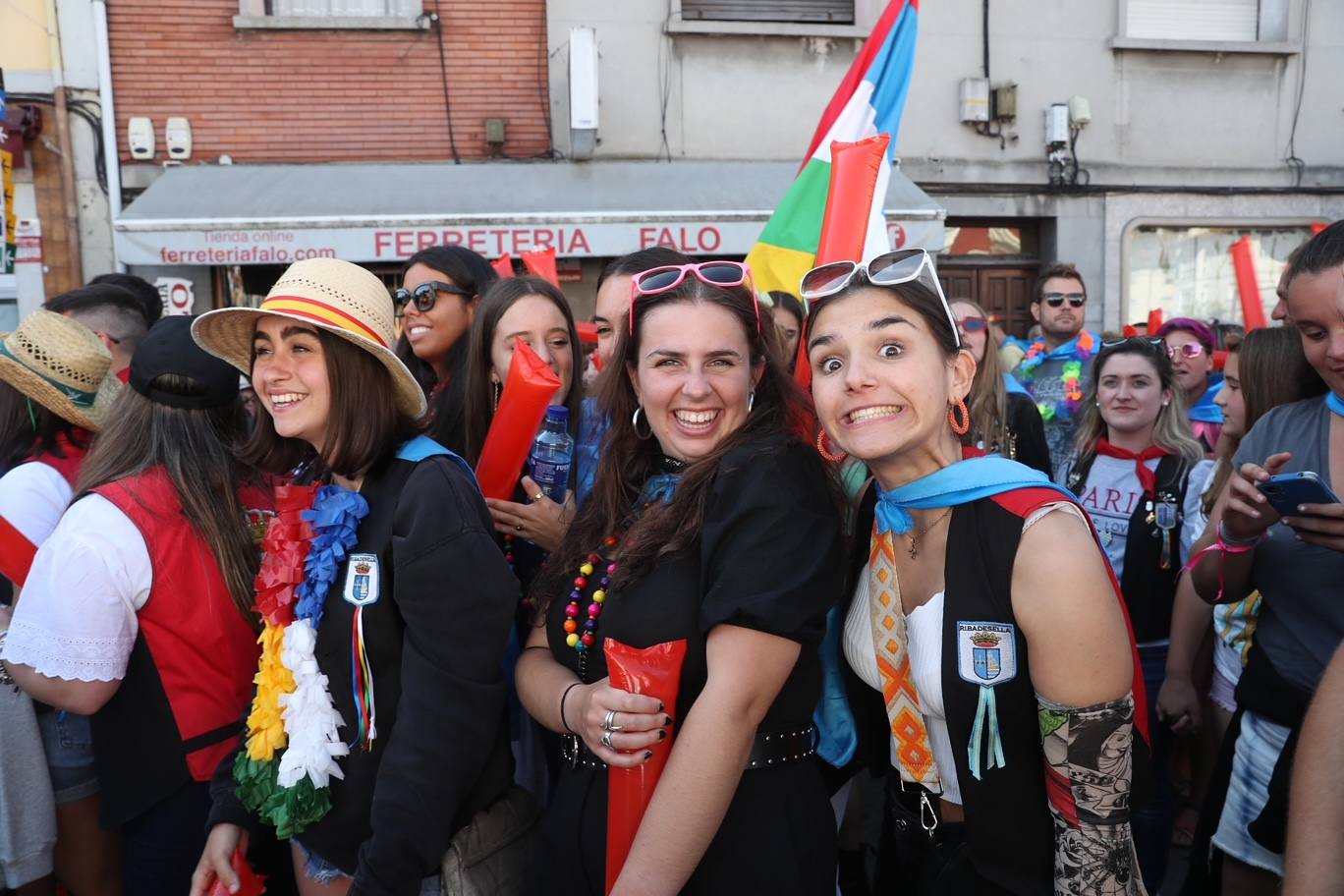 La folixa rebosa por las calles de Arriondas