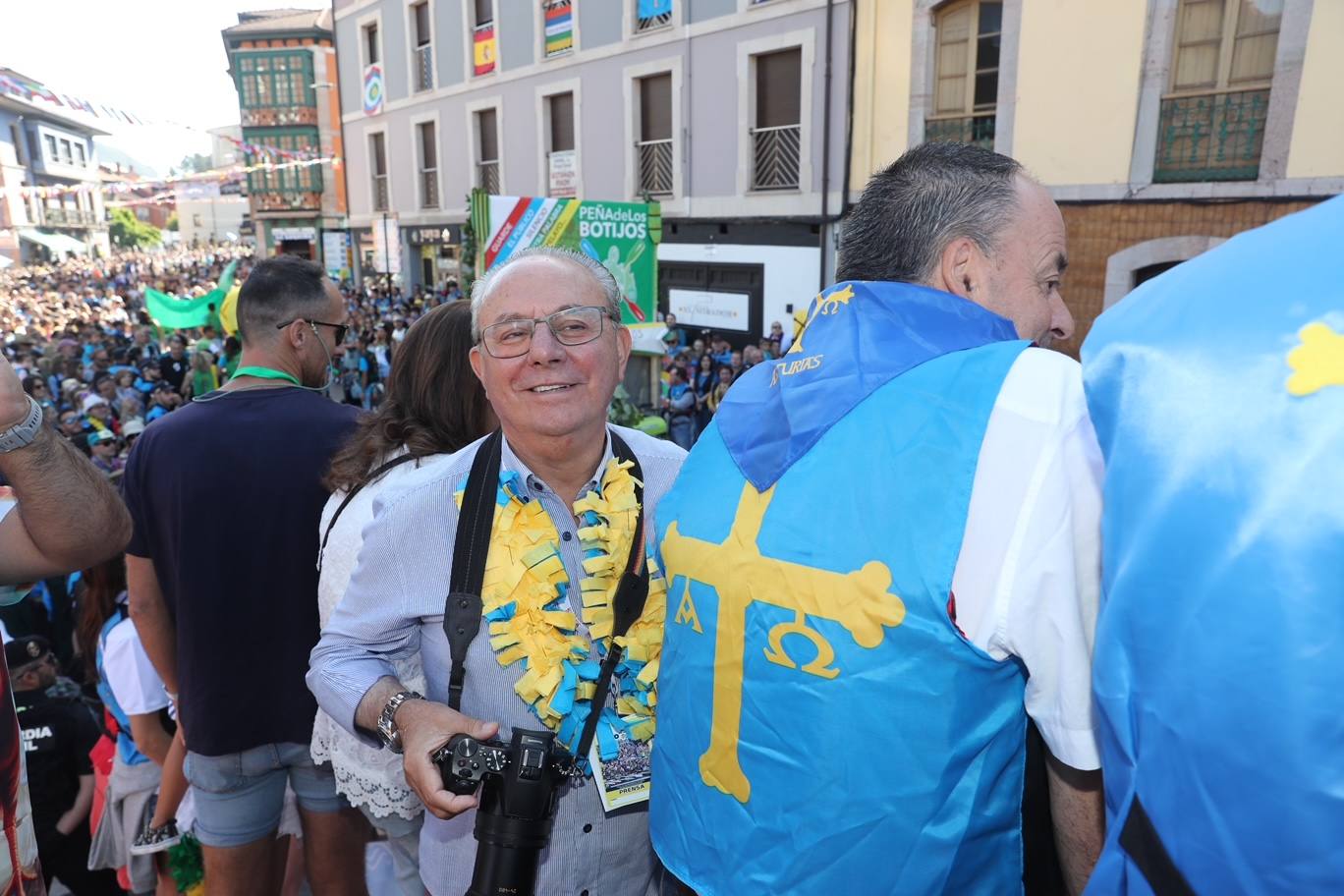 La folixa rebosa por las calles de Arriondas