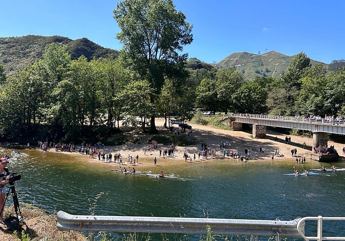 Un momento de la competición en una imagen tomada desde el Tren Fluvial.