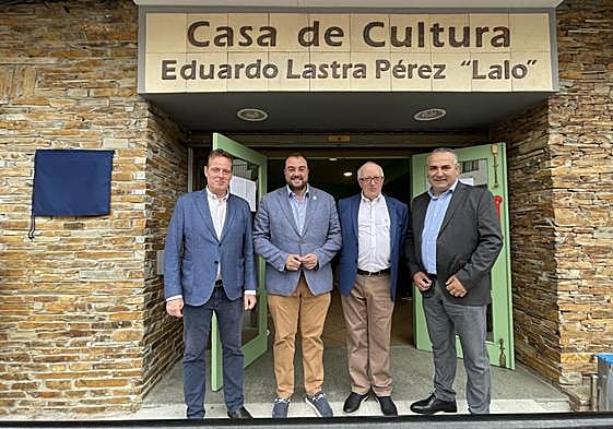 El consejero de Medio Rural, el presidente del Principado, Eduardo Lastra y el alcalde de Taramundi.