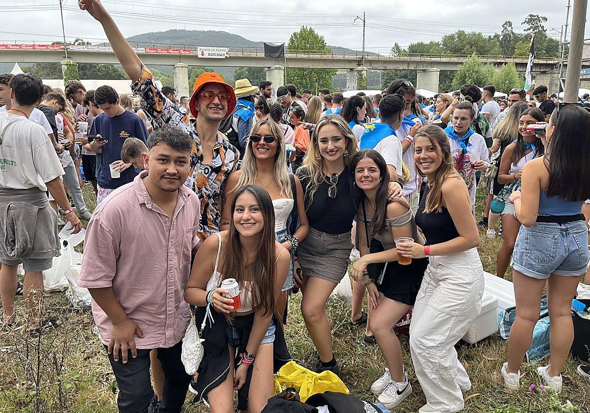 Fiesta del Xiringüelu en el prau Salcéu esta mañana.