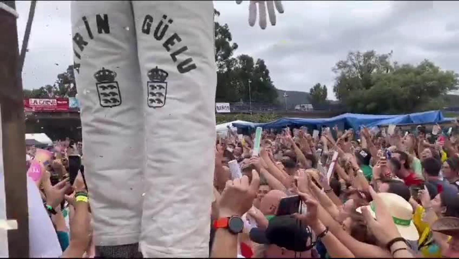 «Xiringüelu y nada más»: así vive Pravia su folixa más multitudinaria