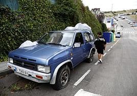 Uno de los coches violentados el pasado jueves en El Bosquín.