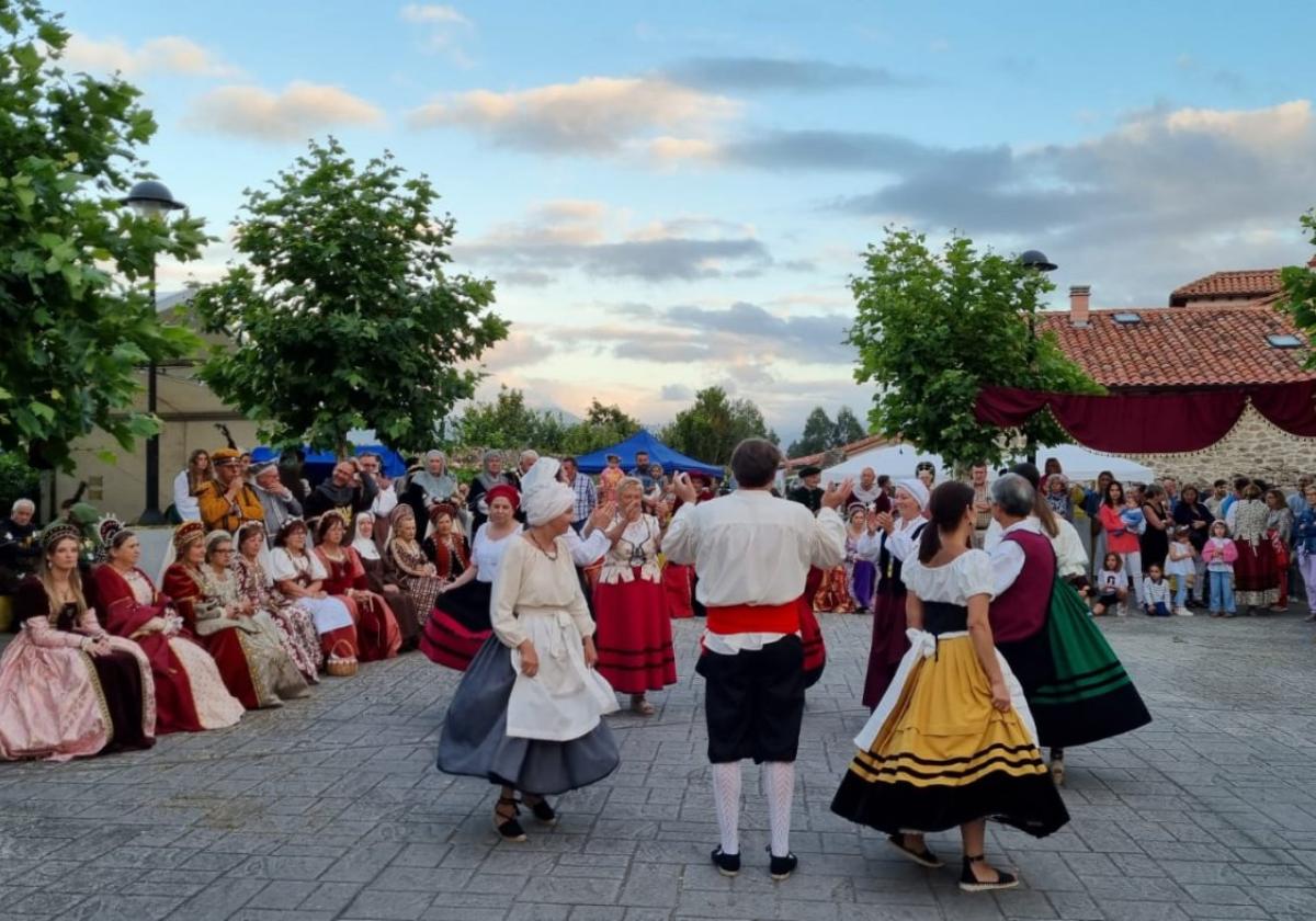 Pimiango se convirtió en una fiesta para recibir al entonces Príncipe de Gante.