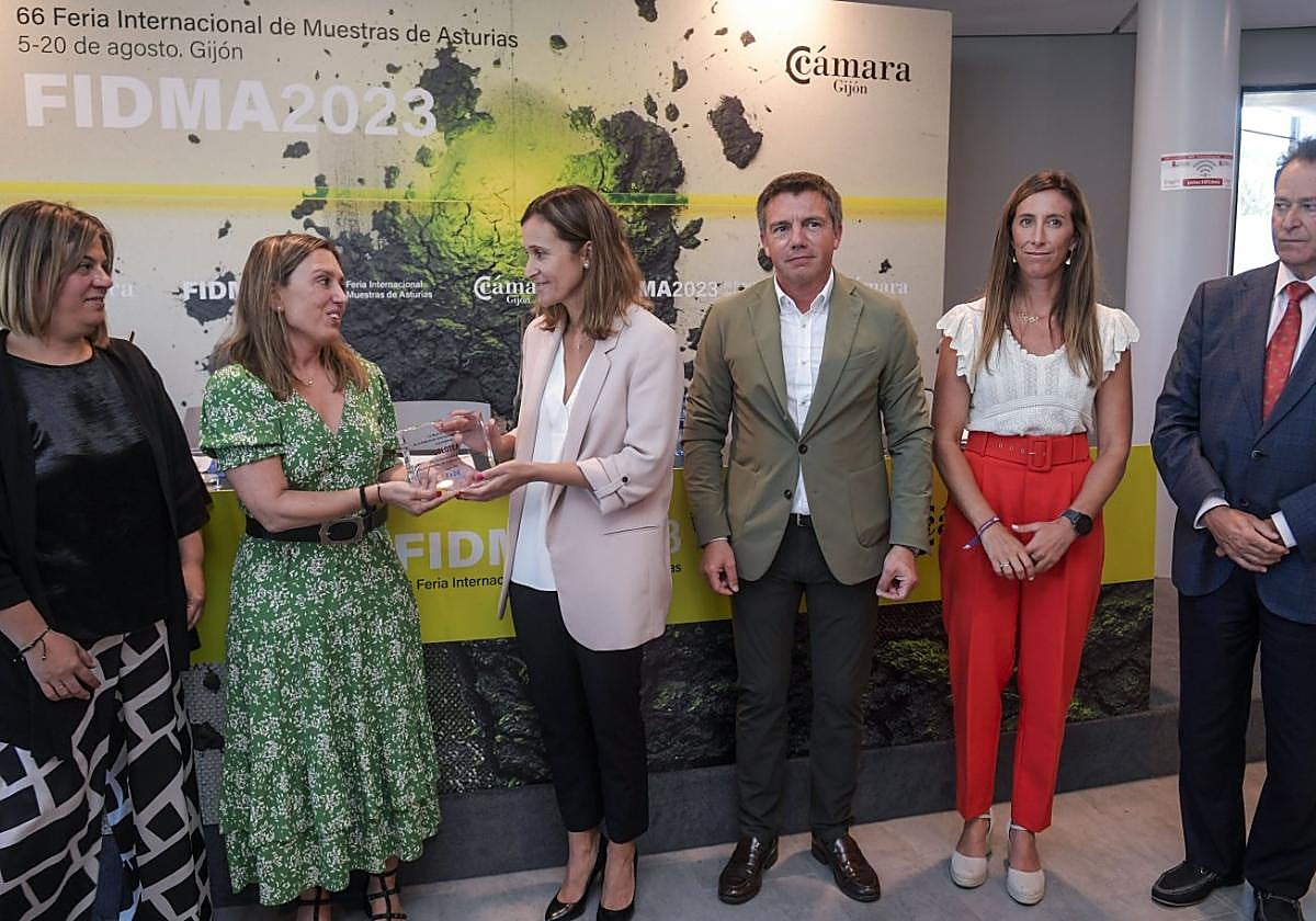Gimena Llamedo, María Calvo, Sandra Rikic, José Luis Álvarez Almeida, Ángela Pumariega y Félix Baragaño.