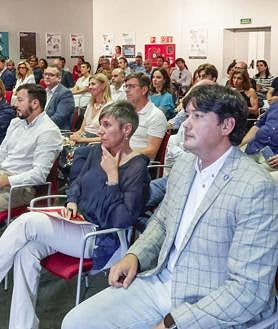 Imagen secundaria 2 - «Desde aquí, Asturias te puede abrir las puertas al mundo»
