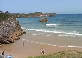 Playa de Las Cámaras, en Celorio, donde se produjo el accidente.