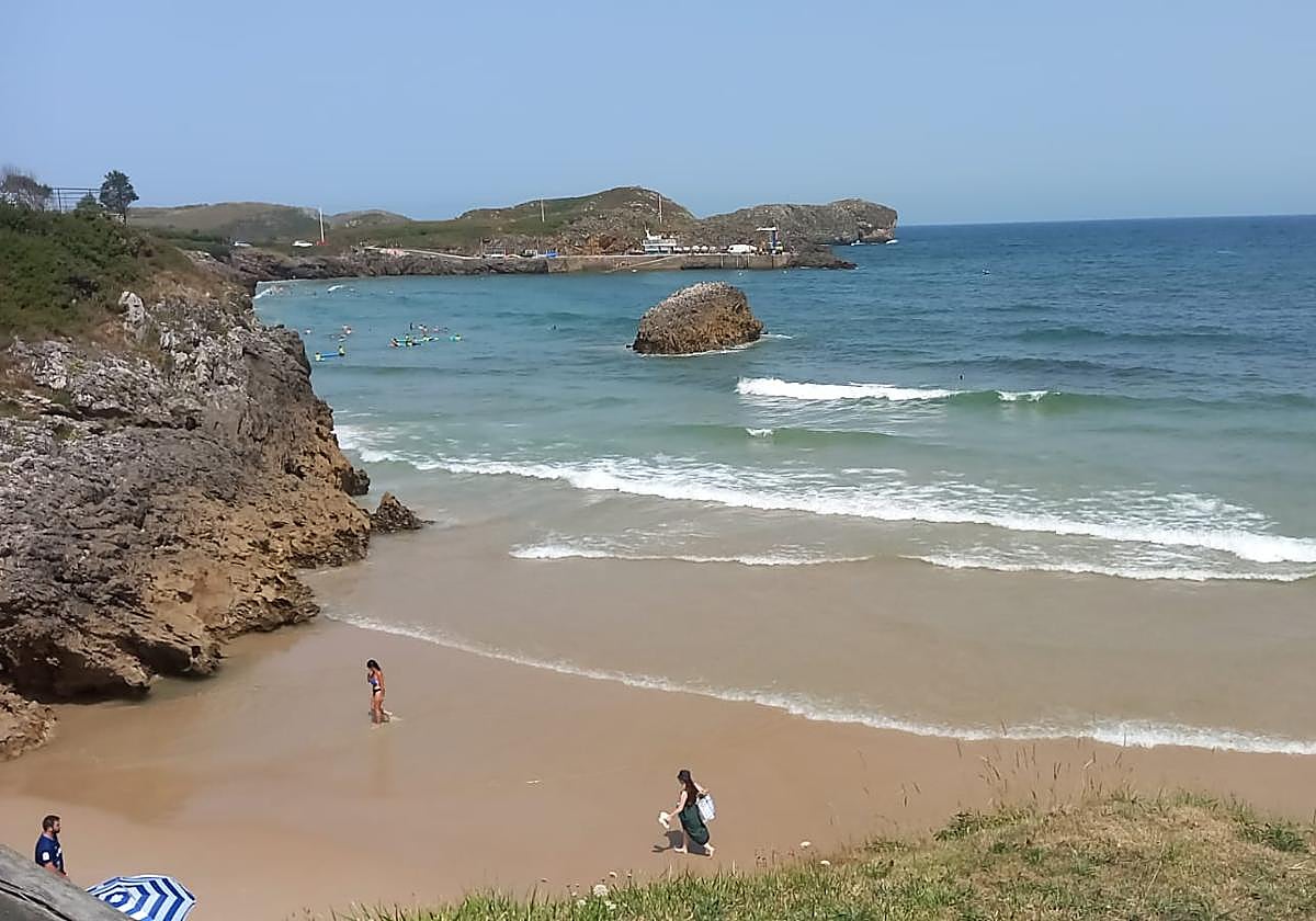 Playa de Las Cámaras, en Celorio, donde se produjo el accidente.